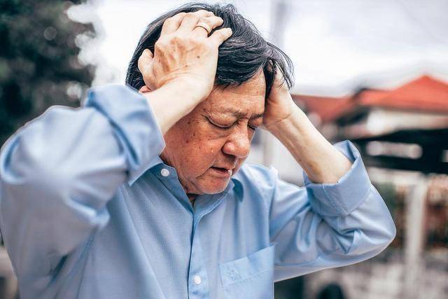 脑中风去世的人越来越多！医生苦劝：不想患病，牢记2不吃4坚持