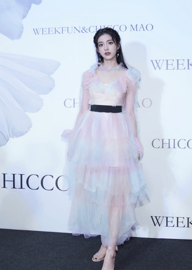 原创            钟丽丽生日直播,为《无限超越班》争取资源,引发广泛关注