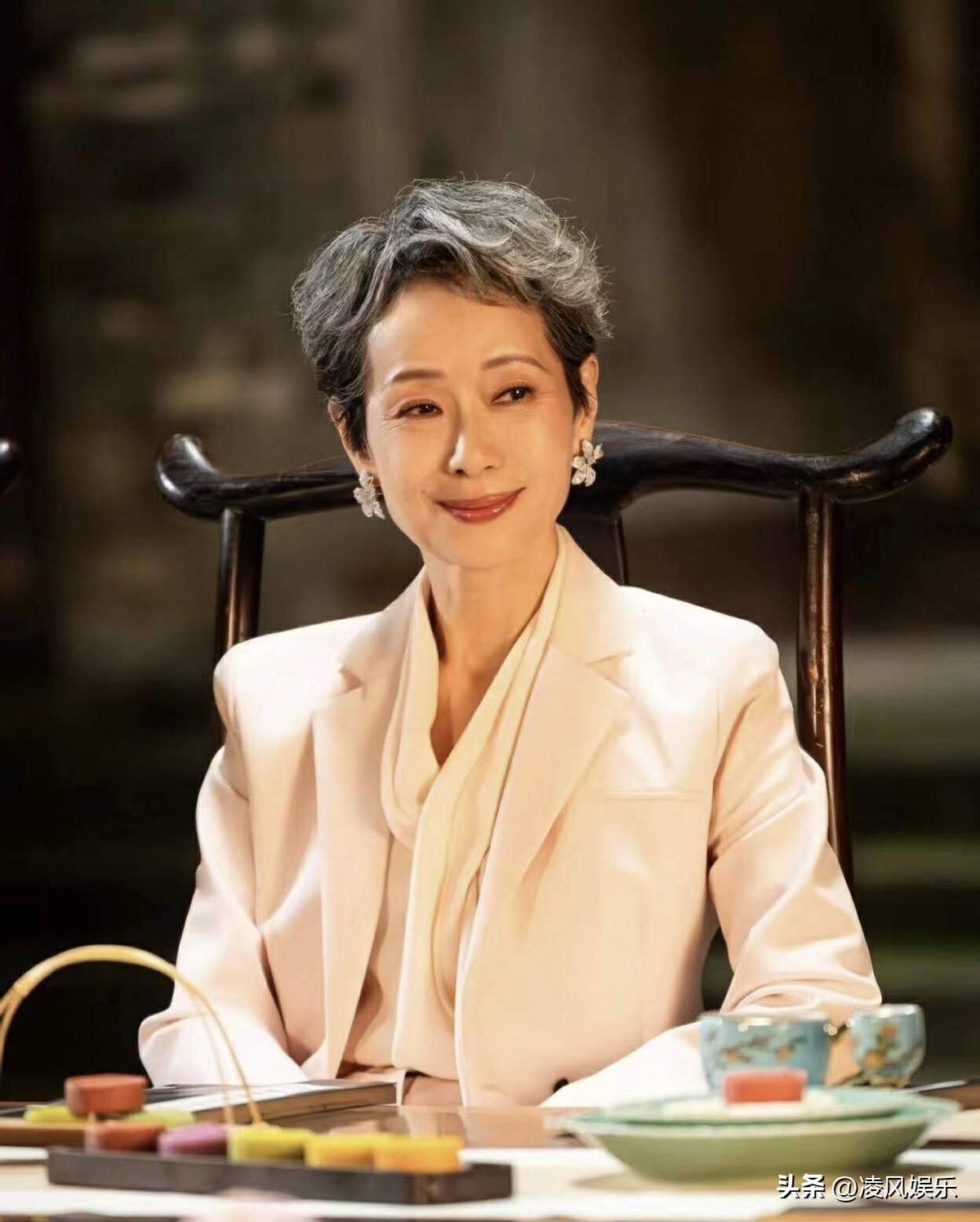 原创            不营销少女感、不讨好观众，62岁的叶童凭什么让全网喊“老公”？