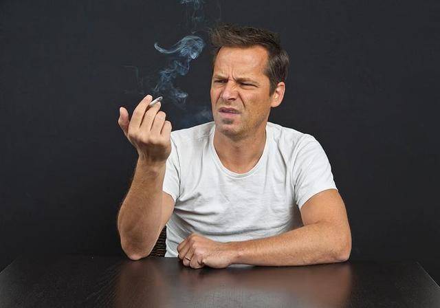 医学研究：若50岁后才戒烟，患2种癌风险与持续吸烟者无异？