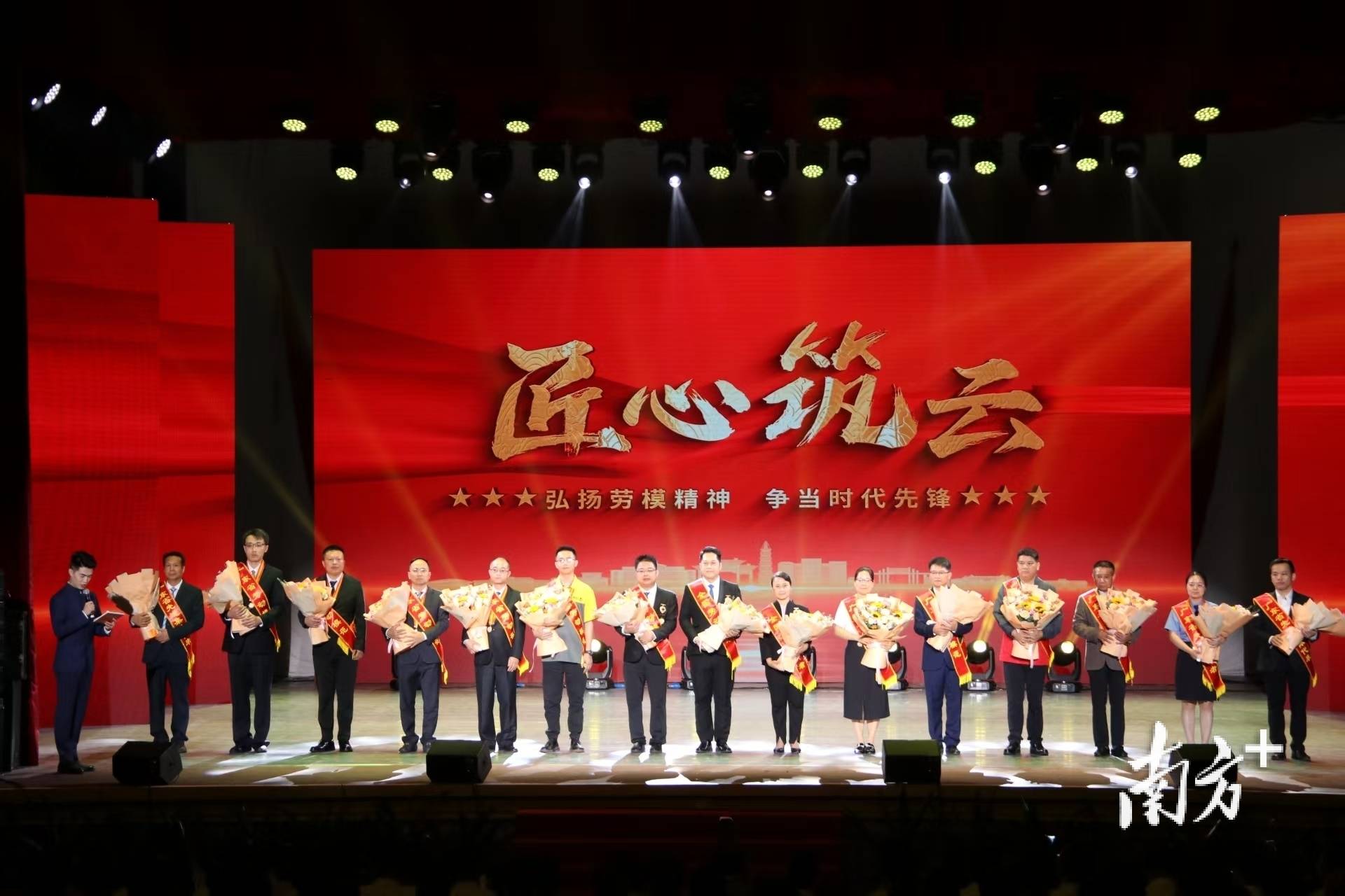 精彩不断！广东工人艺术团送文艺活动在云浮举行