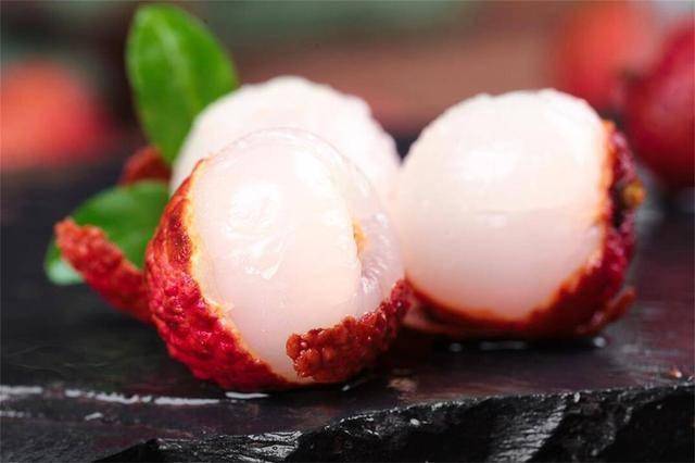 肾结石要少吃荔枝？医生：小满后，3种水果越吃结石越大，别嘴馋