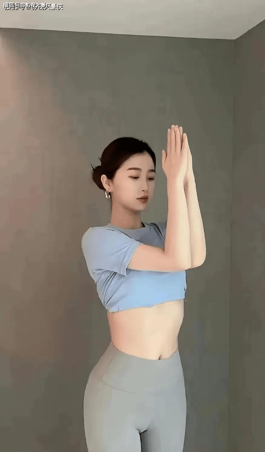 虞书欣瑜伽写真美炸了！自律的女生就是美，网友：这才是真女神！