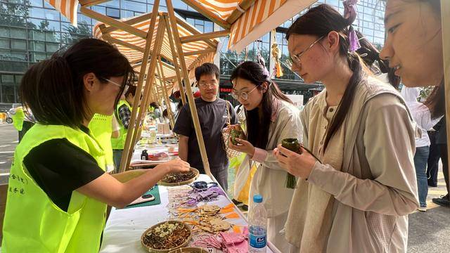 药香DIY 趣味新体验 大学生让中医药“潮”起来