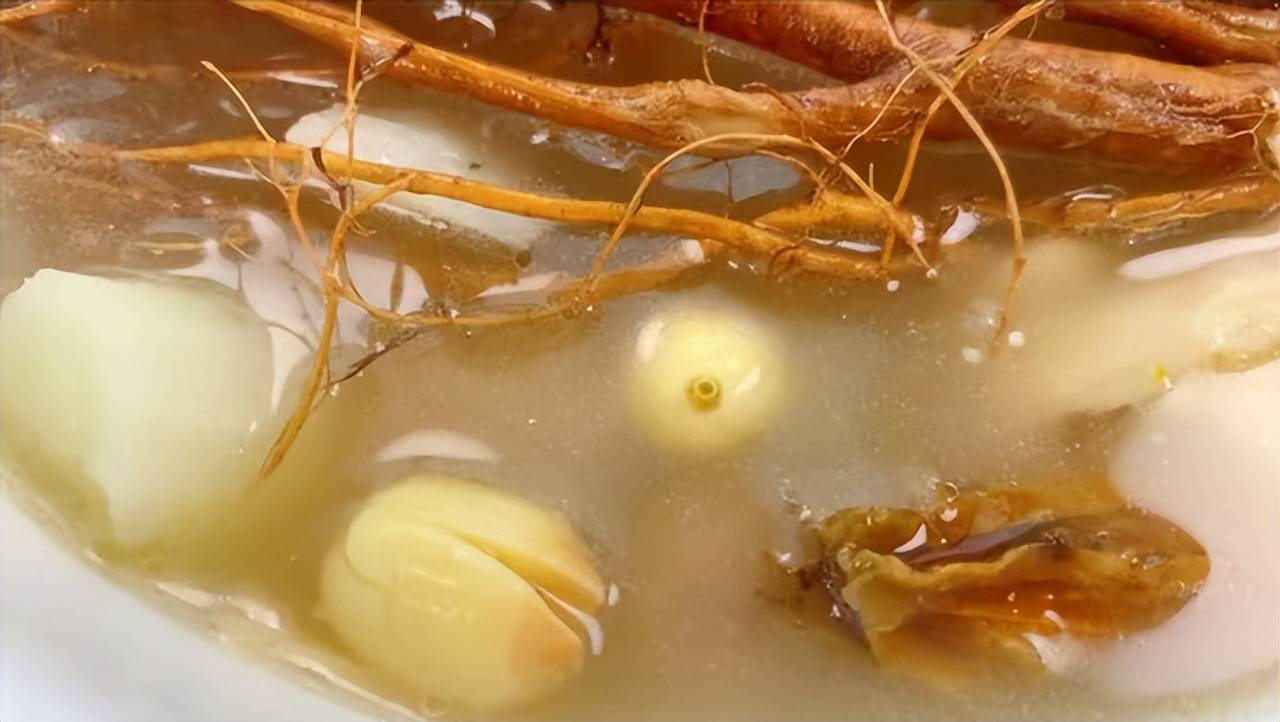 原创            “祛湿第一汤”不是薏米汤，而是它，祛湿还健脾，舒筋活络气色好