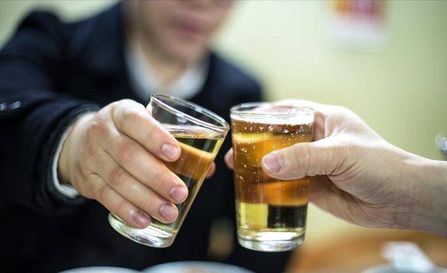 没有一瓶酒是被冤枉的?调查分析：每周醉3次，醉出75万肝损伤患者