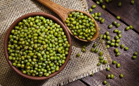定期排体内毒素需健康饮食，可多吃这些食物