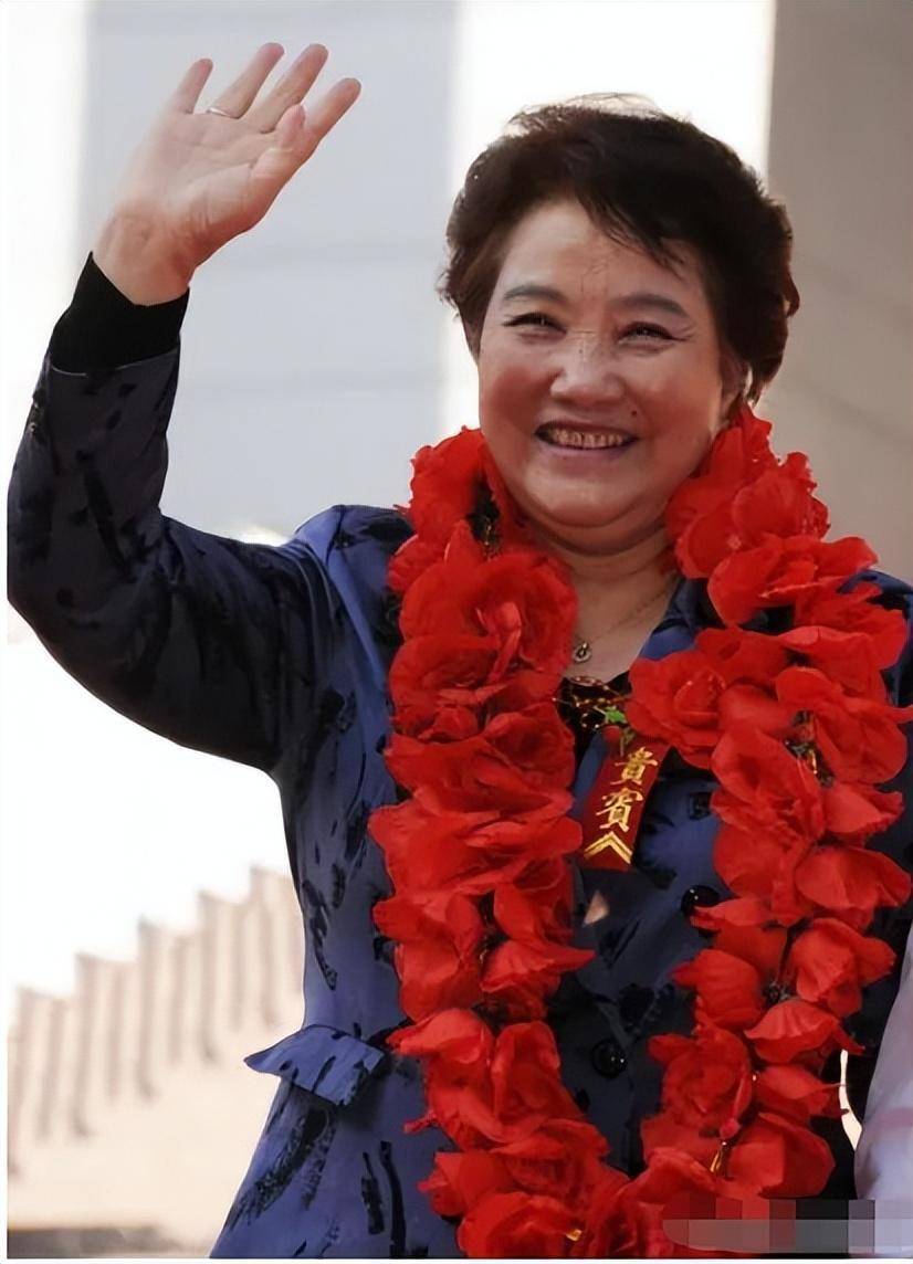 定居美国10余年，78岁却回国“捞金”，她凭啥被称“人民艺术家”