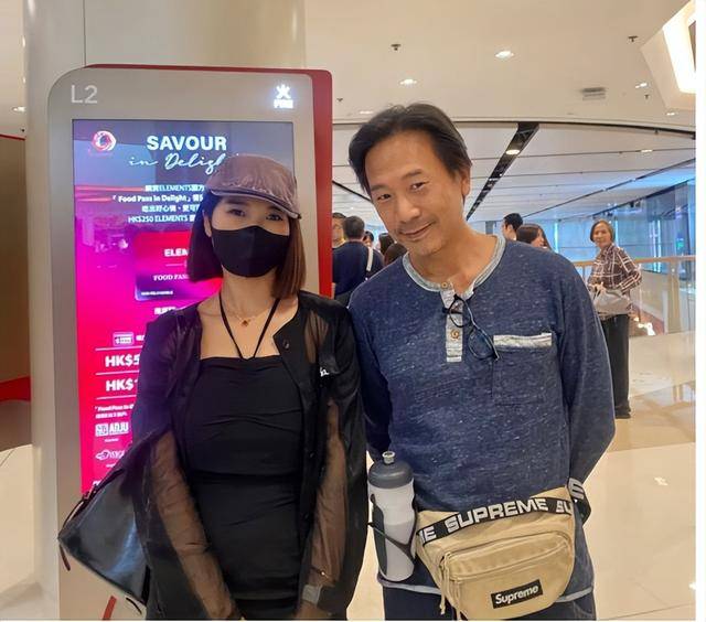 TVB前戏骨陈国邦被偶遇，被指撞脸吴千语老公，如今成为大学导师