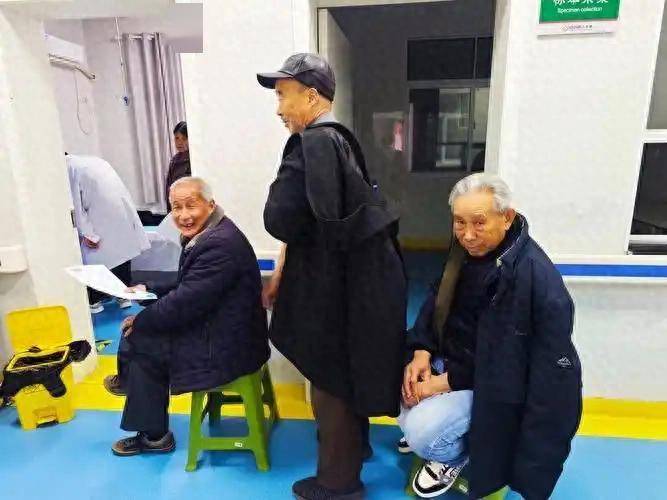 肝开始癌变，不是看肝区疼不疼！医生：若发现3种情况或已经患癌