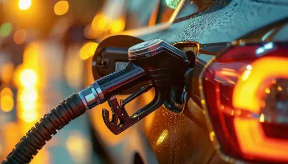 国内成品油价今晚下调，92号汽油重返“6元时代”