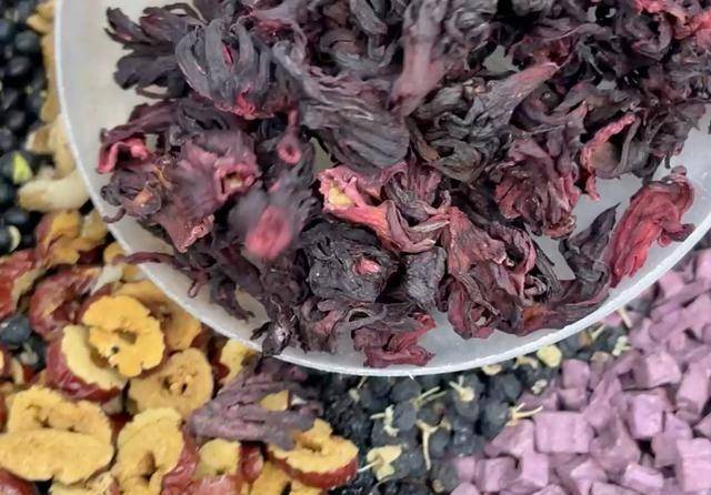 “花青素”是女性之宝！推荐：多吃这6种，抗氧化消炎，美容养颜