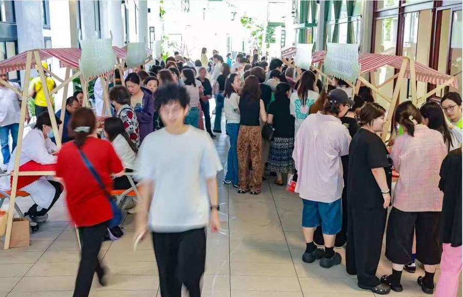 枫林街道“四季健康节气”大篷车首次走进园区服务白领