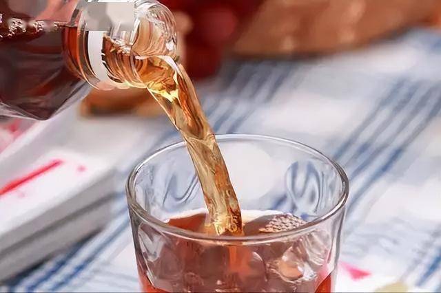 医生叮嘱：马上停止饮用这类茶水，伤肝是烟酒的10倍，赶紧停下