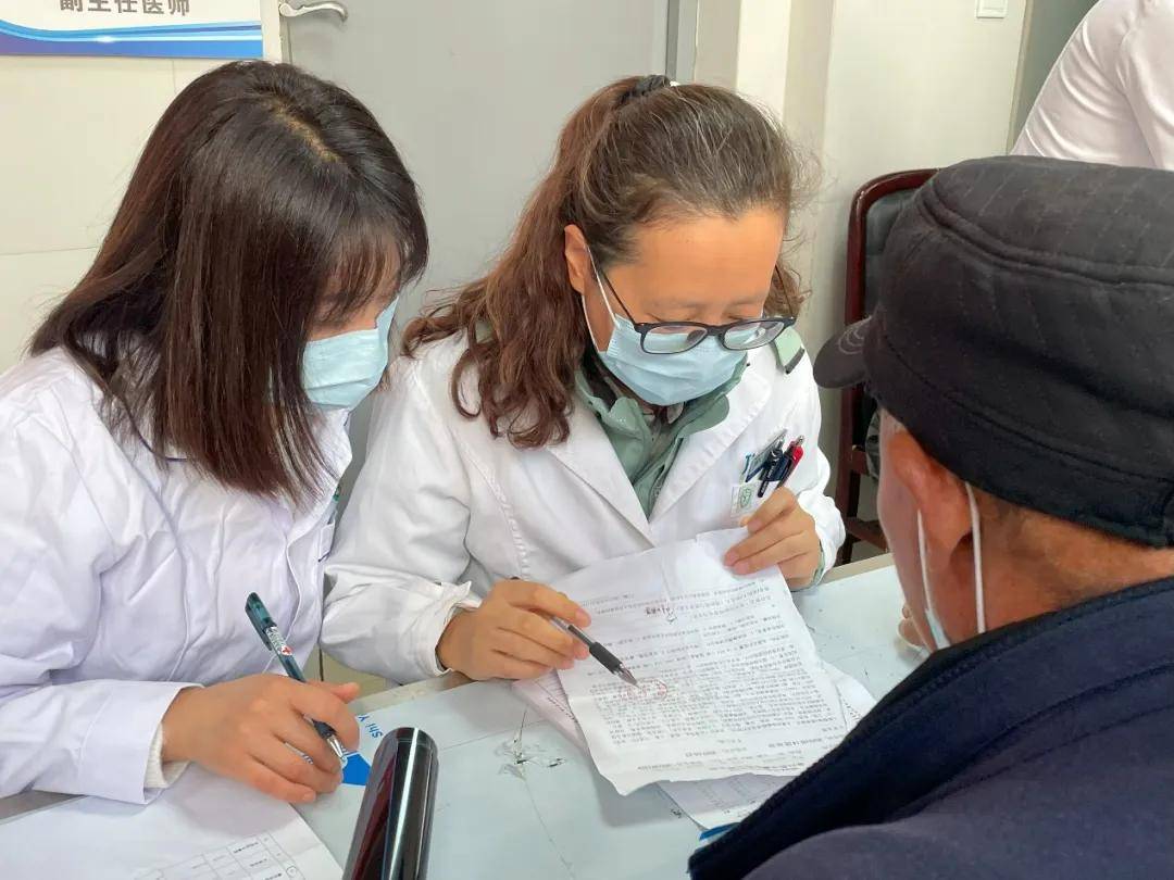 “同心·共铸中国心”专家团赴金川县人民医院开展义诊