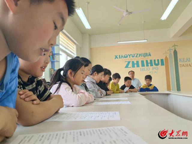 朗诵艺术润泽渔乡童心——东营市演讲与口才协会与垦利区青年志愿者协会共融共建