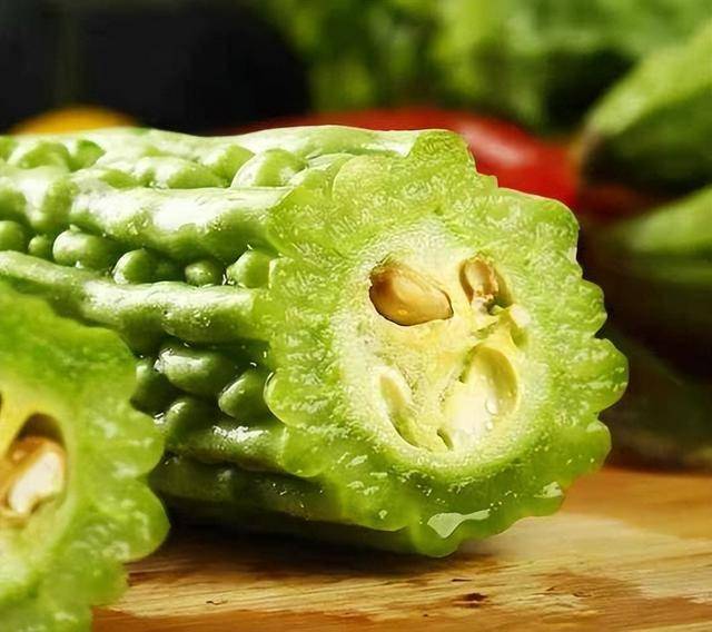 吃苦瓜，能养生！研究发现：苦瓜让肺部更健康，怎么吃才正确？