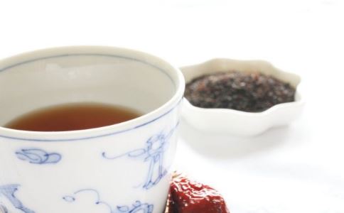 夏季上火怎么办 女性喝什么药茶能降火 哪些药茶可以降火