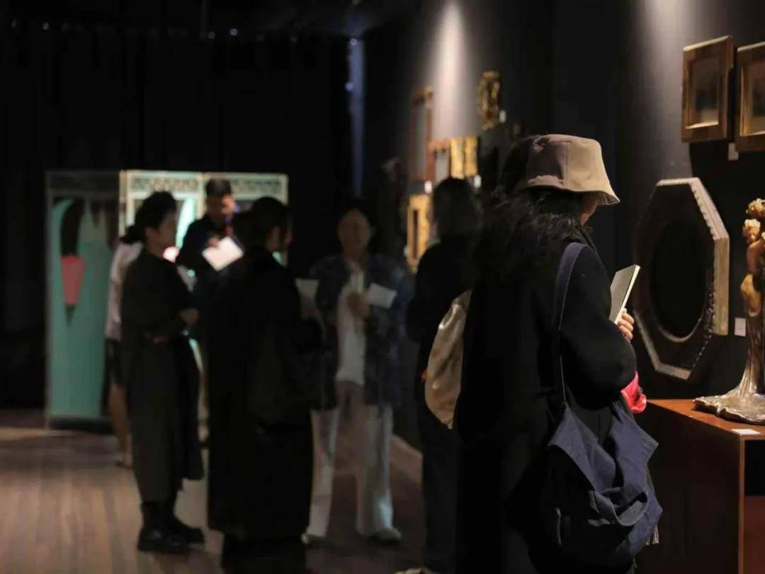 藏在梧桐区的「古董画框展」｜四月不能错过的艺术之旅