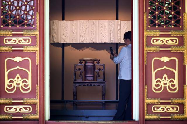 恭王府博物馆藏明清家具与现代陶艺展举行