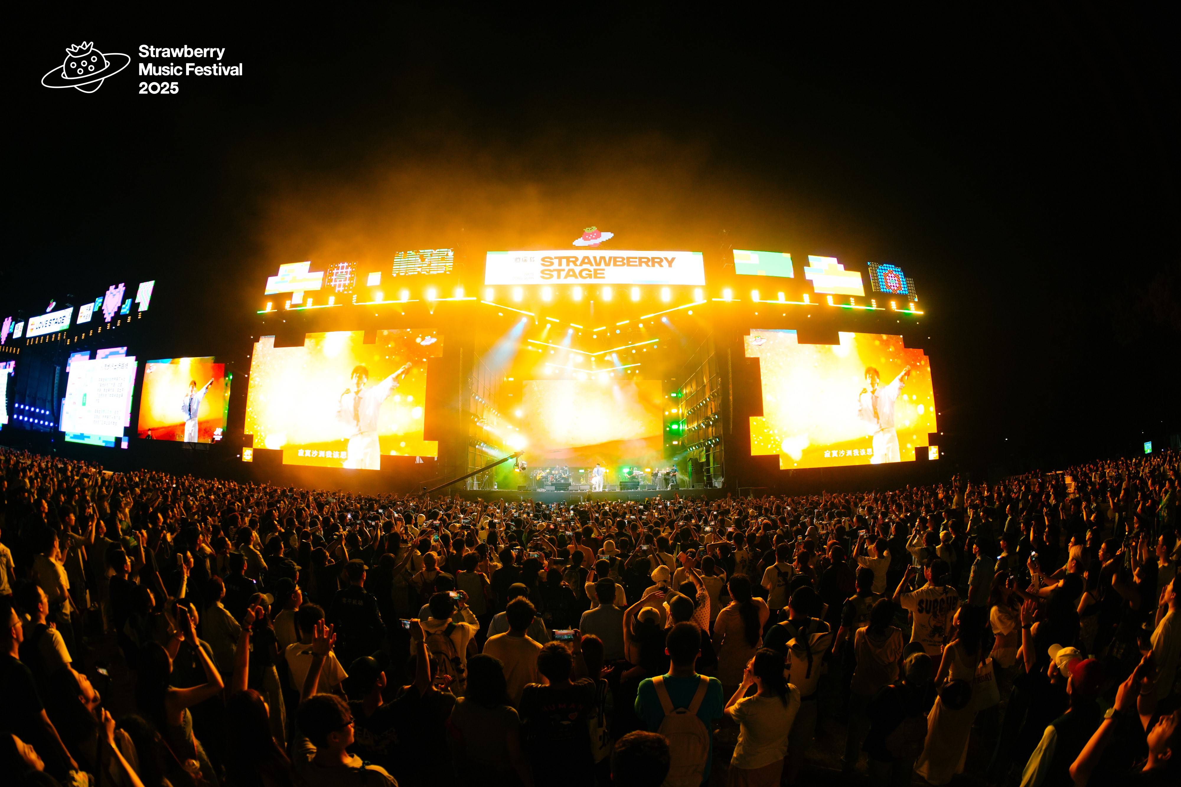 周传雄首登草莓音乐节 压轴演出大合唱震撼东莞