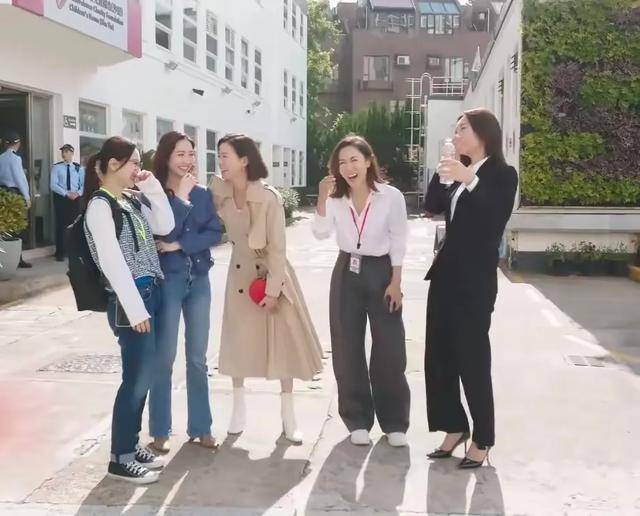 《新闻女王2》原班人马开拍，黄宗泽夏文汐加盟，上演三足鼎立