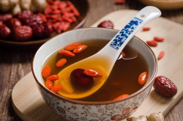 黄芪红枣枸杞茶，一口喝进“养生能量包”！