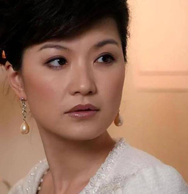 原创            东方卫视一姐陈蓉：低调嫁海归生子，被吊销主持人证后，如今怎样