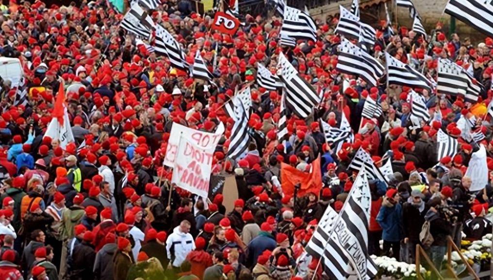 原创            法国乱了、美国乱了、英国乱了、混乱蔓延，美西方为傲慢偏见买单