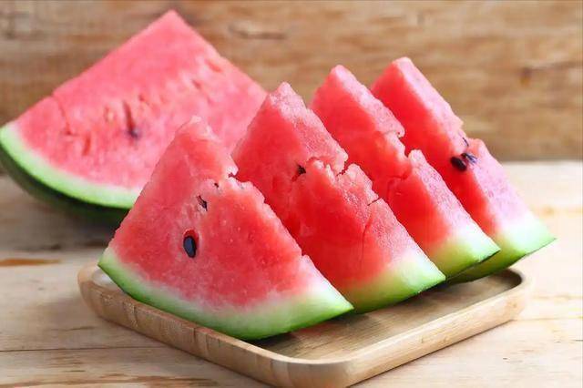糖尿病不能吃西瓜？医生含泪苦劝：不想血糖失控，别超过这个量