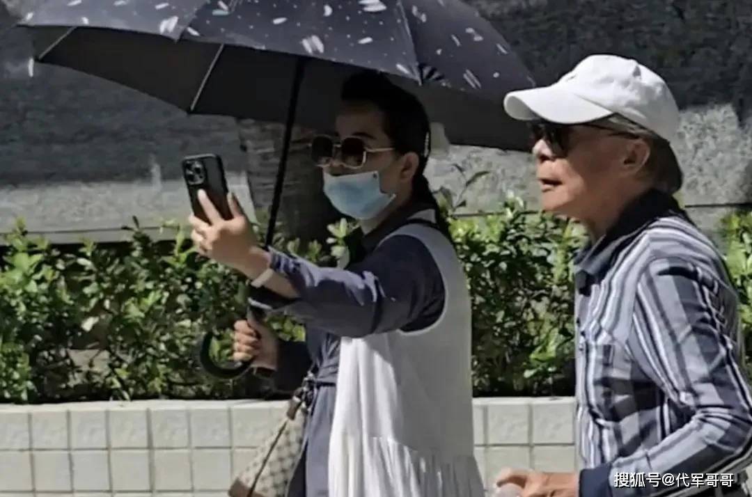 原创            香港“顶流”网红何伯夫妇被警方拘捕，到底发生了什么？