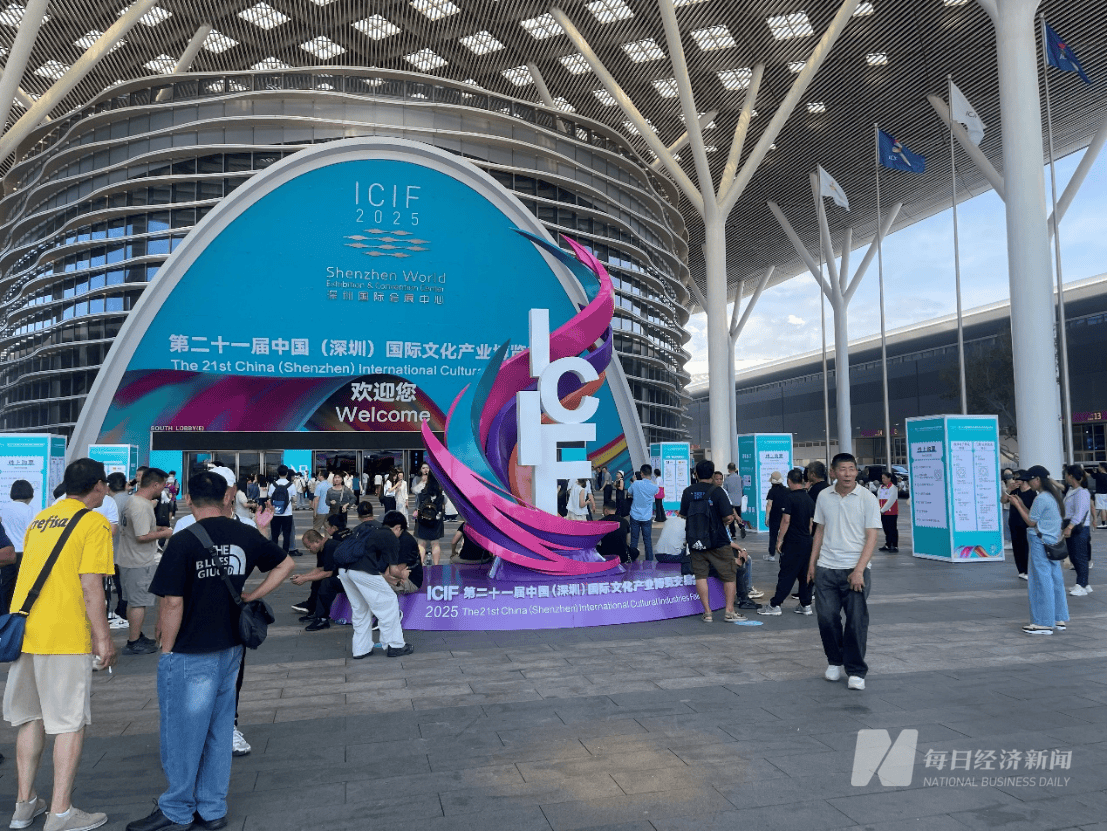 图集 | 每经记者实探文博会：机械臂表演书法技艺、机器人“跳”原创舞剧《咏春》