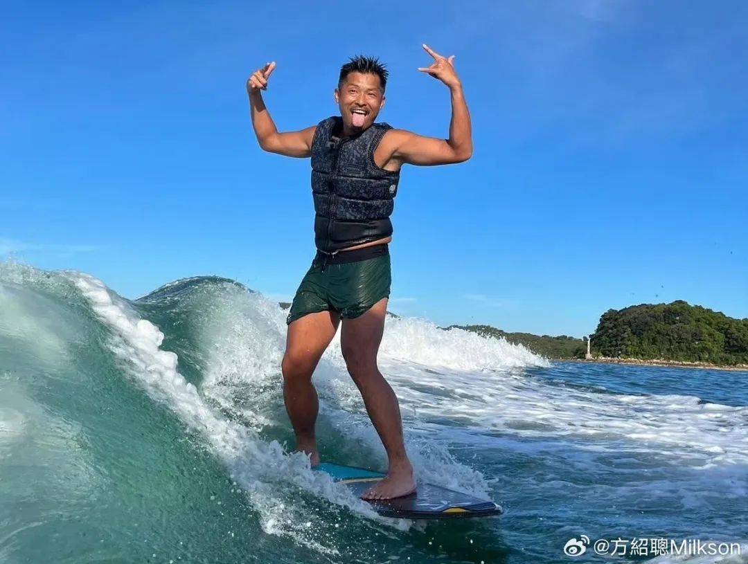 TVB绿叶王方绍聪学推拿，为健美猛男复位累到气喘，姐姐有轻度智力障碍无法工作