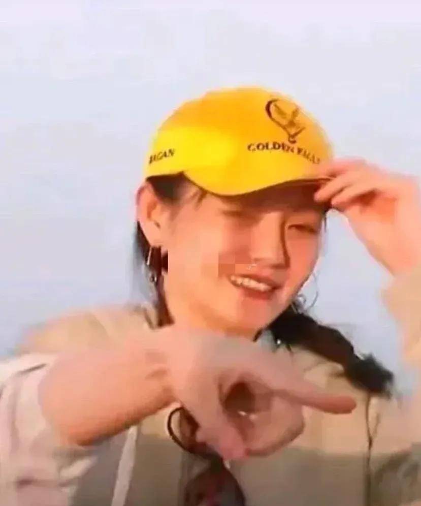 原创            大S韩国综艺路透照流出，虽身材臃肿发福明显，仍美得让人心动