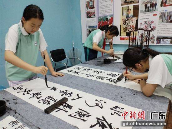 广东16位青少年书法作品获选中印尼书画摄影展