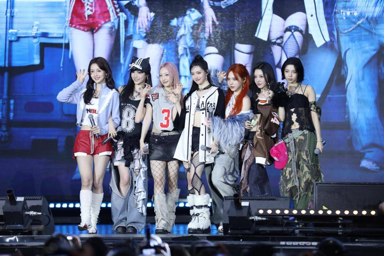 R.E.D组合首张专辑《釉》发布会 在线喊话音乐节“请多多邀请吧”