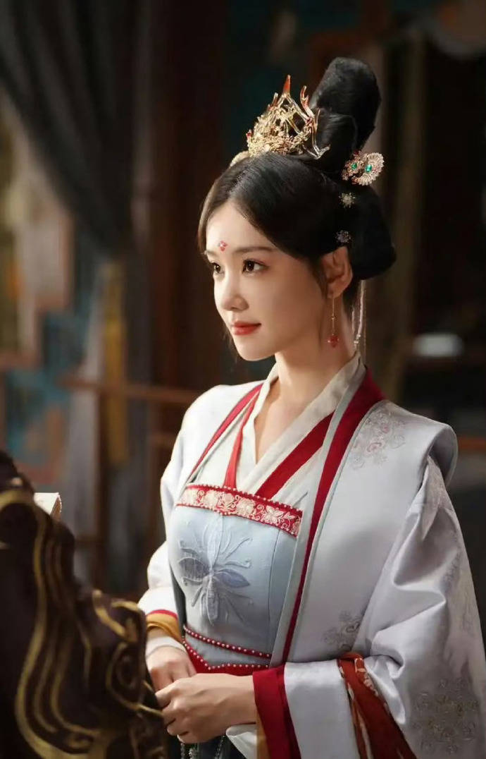 原创            李沐宸发言引热议，短剧片酬高拒长剧，婚后不拍恋爱戏原因揭秘