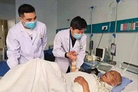 为什么有的人频发脑梗？医生：4种恶习别再做，是脑血管“杀手”