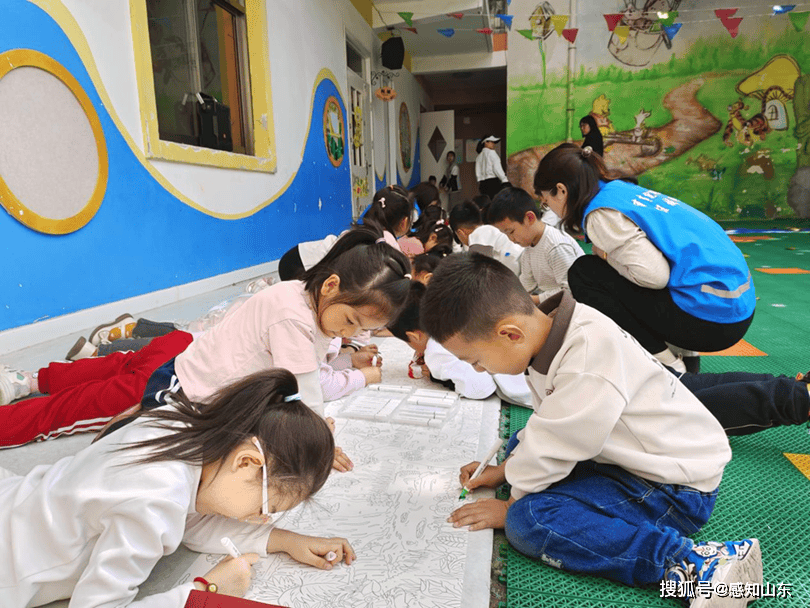 济宁任城区古槐街道关帝庙社区开展“共绘春天”绘画课堂活动