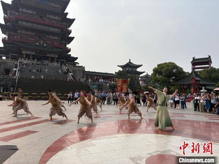 跨越时空的文化对话 舞剧《天工开物》快闪亮相滕王阁