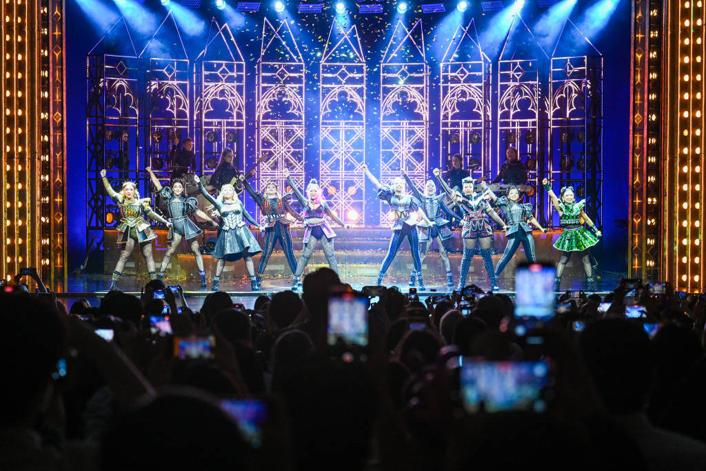 魔都眼｜84岁美琪大戏院焕新回归：《SIX》开启中国首演