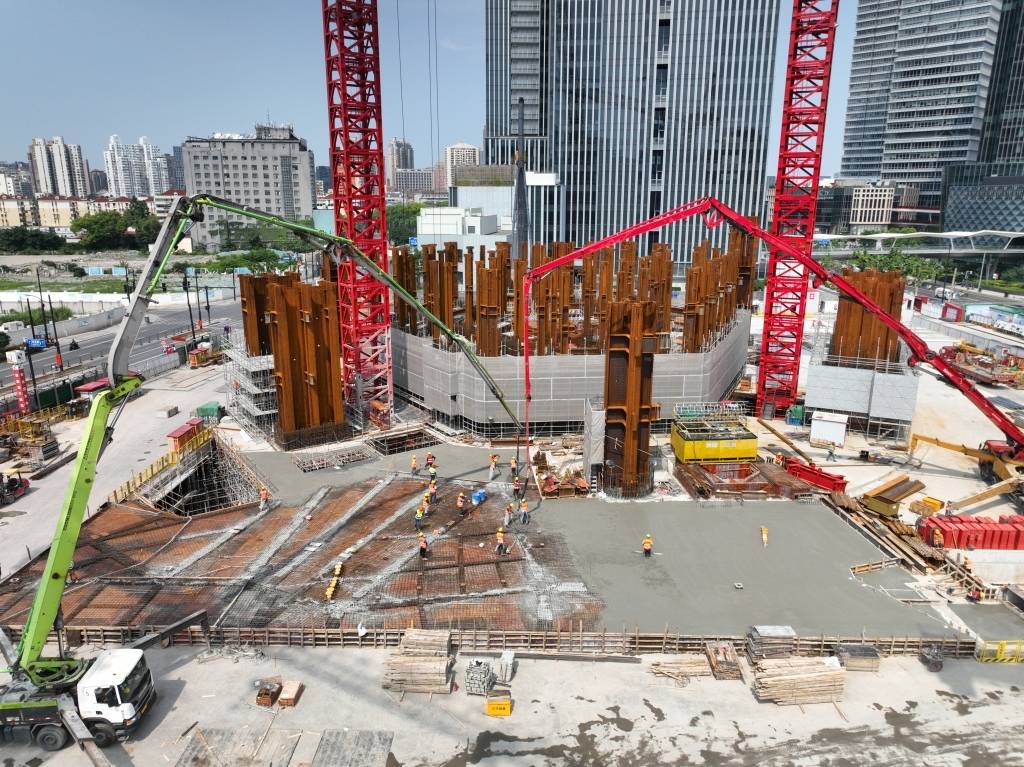 上海在建的“浦西第一高楼”冒出地面，项目进入地上施工阶段