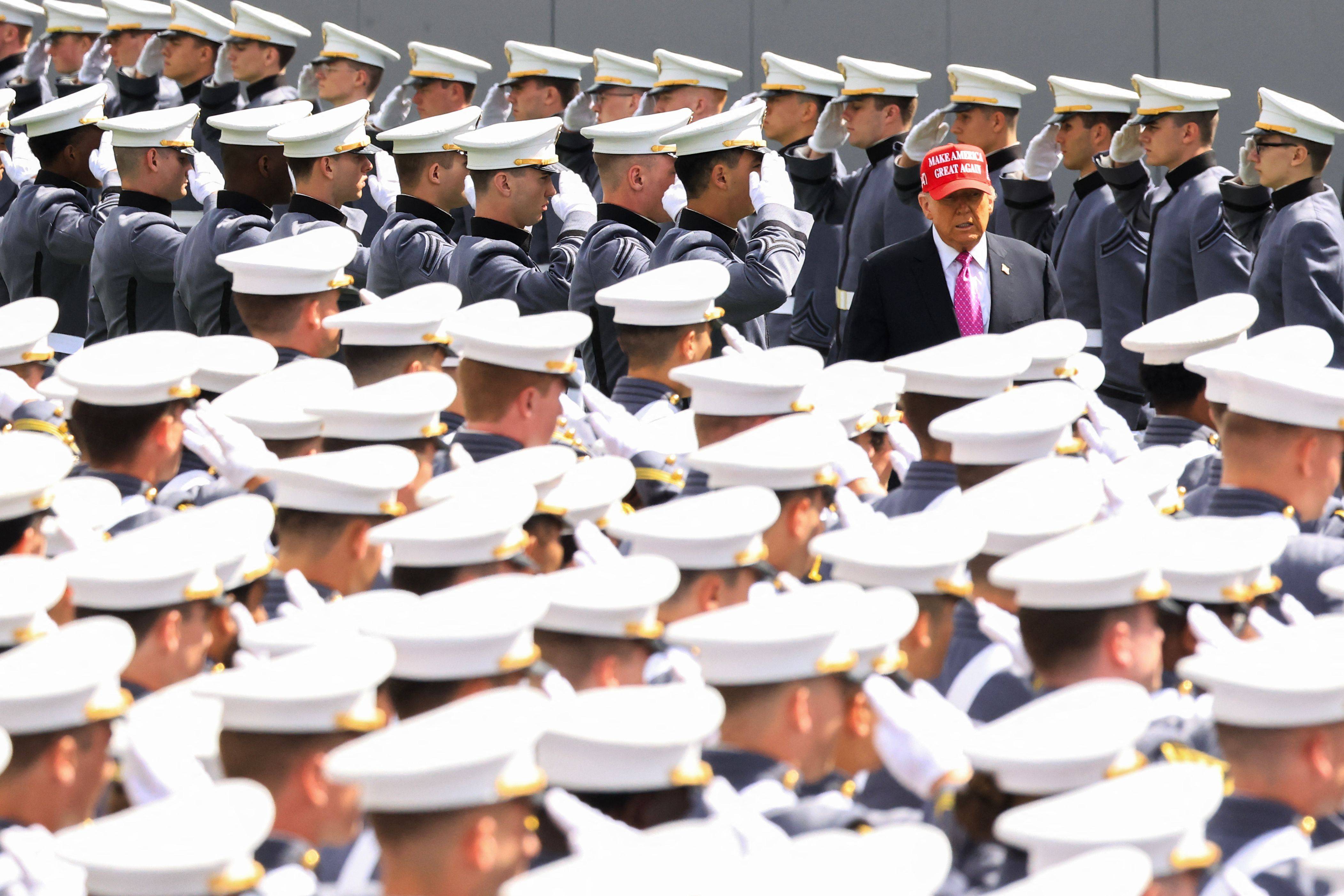 特朗普：我们在大批量制造高超音速导弹