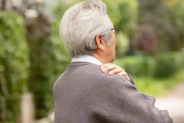 有没有肺癌，呼吸科医生紧急提醒：这3处出现异常，别大意快就医