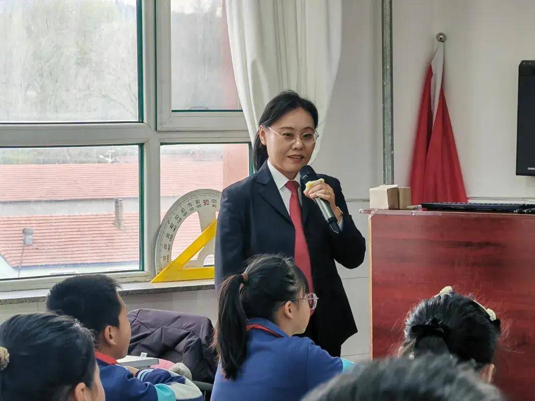 我的情绪我做主——辉南县人民法院到样子哨镇中心小学开展心理健康教育讲座