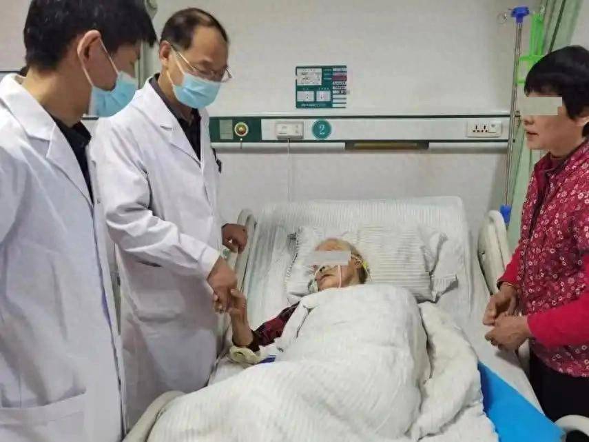 午睡睡出脑梗？医生斥责：无论年龄多大，午睡前“4件事”不能做