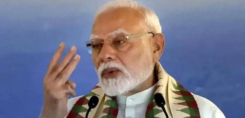 印度想炸毁歼10C，24小时内，巴铁发起雷霆反击，新德里发生爆炸