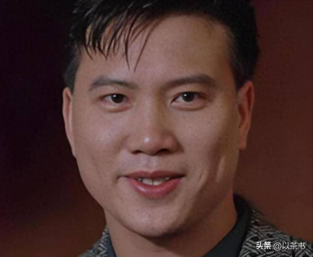 原创            万梓良现状：68岁疾病缠身，疑似戴假牙，儿子万大千超帅很像他