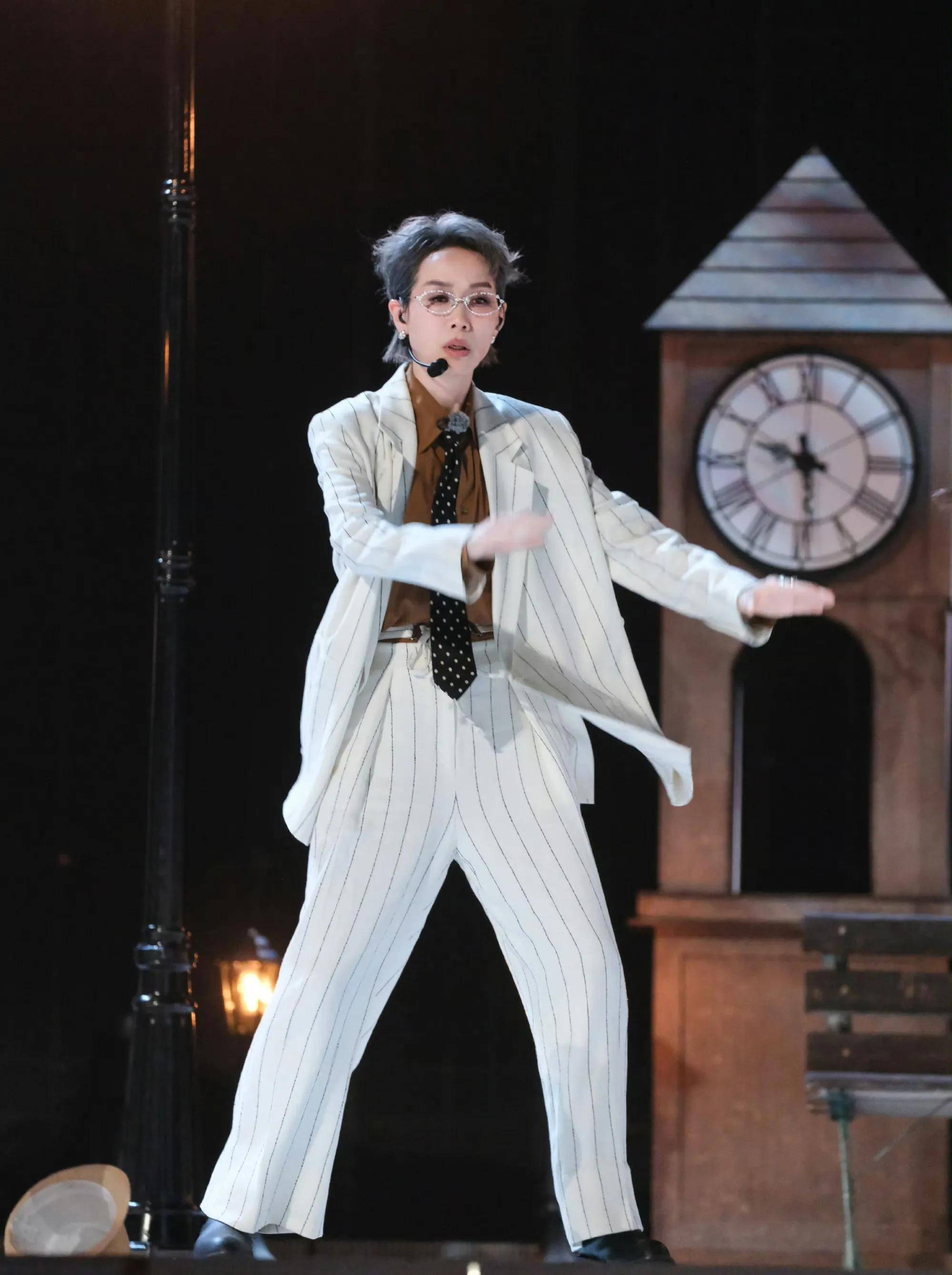 原创            跟大家说一下，我为什么弃了《乘风2025》？就，没意思啊！