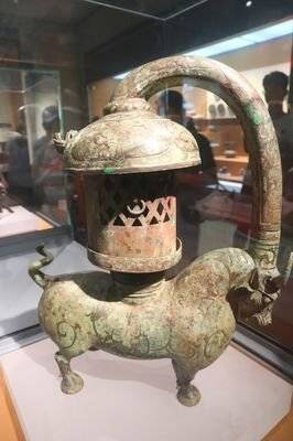 李鉴宸的聪明：以空间换时间的战略突围——解析一个古玩界传奇的生存法则